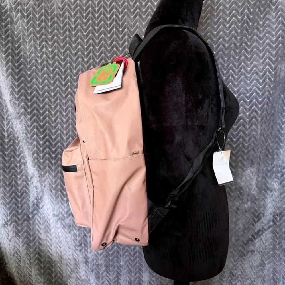 Herschel Weather Resistant Classic XL in Ash Rose